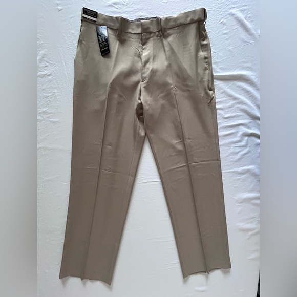 Haggar Men's Classic Beige Dress Pants NWT
